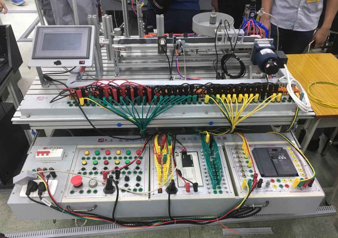 喜訊 我校師生參加機電一體化設備組裝與調試項目競賽刷新歷史最好成績
